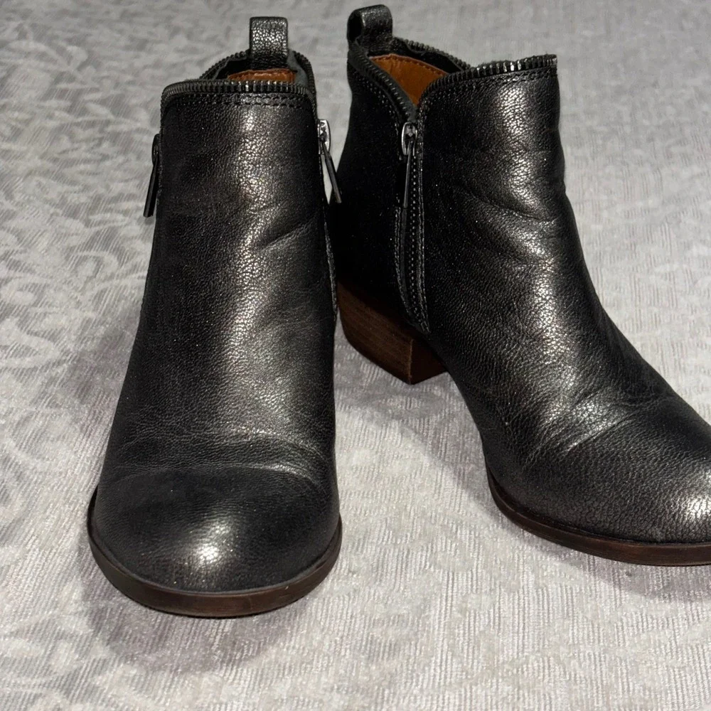 Lucky Brand Basel Metallic Pewter Silver Leather Ankle Booties Side Zip 7M 37 - Picture 4 of 11